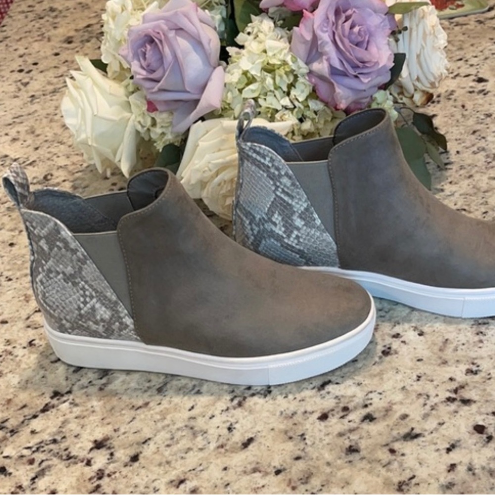 STEVE MADDEN CAYDEN SIZE 7